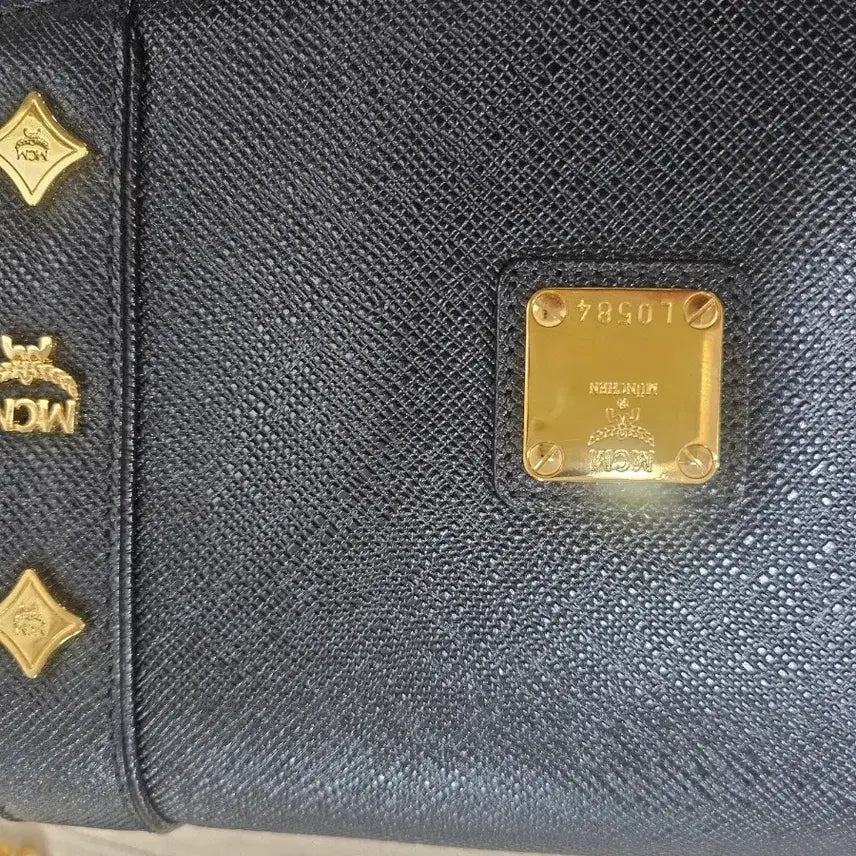 [BUNJANG] MCM Black Leather Crossbody Bag / MCM 블랙 레더 크로스백 가방