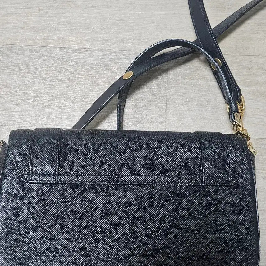 [BUNJANG] MCM Black Leather Crossbody Bag / MCM 블랙 레더 크로스백 가방