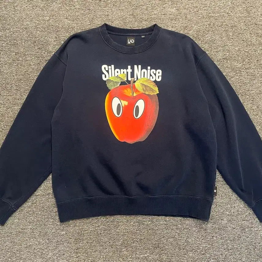 [BUNJANG] GU Undercover Silent Noise Apple Print Sweatshirt / [105] GU X 언더커버 맨투맨티 L