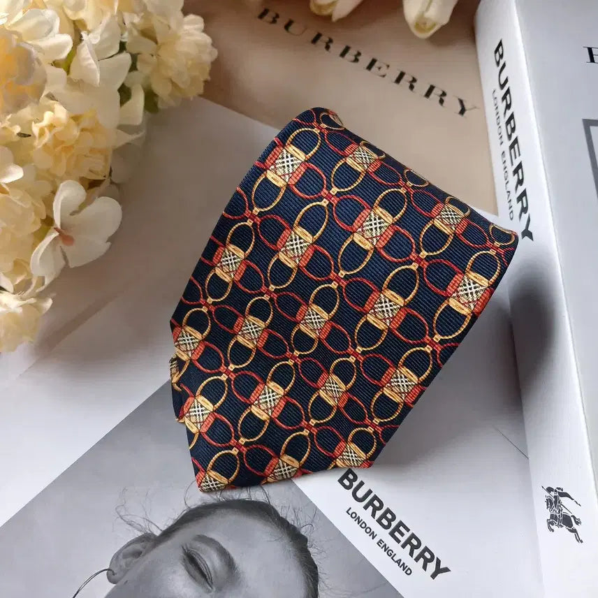 [SOLD OUT] 버버리 네이비 노바체크 모티브 넥타이 9.5cm A+~A등급 E922