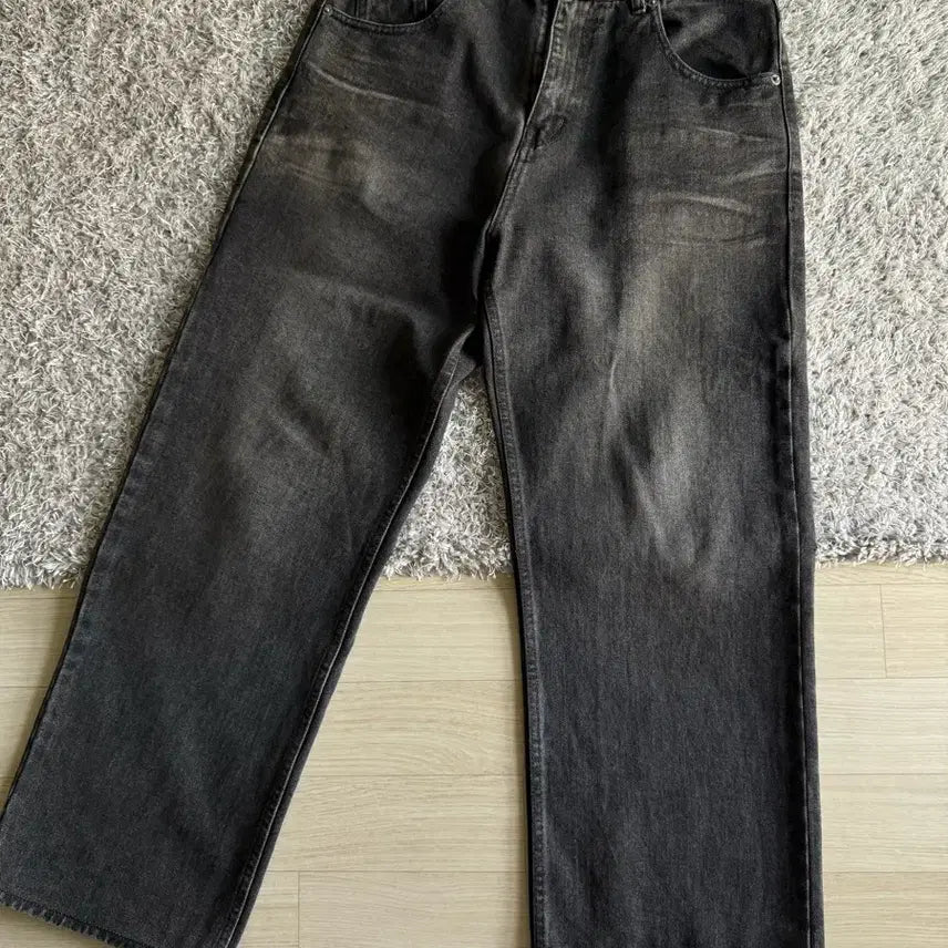 [BUNJANG] COER Dusty Embossed Washed Denim Pants Dusty Grey / 쿠어 더스티 엠보 워시드 데님 팬츠