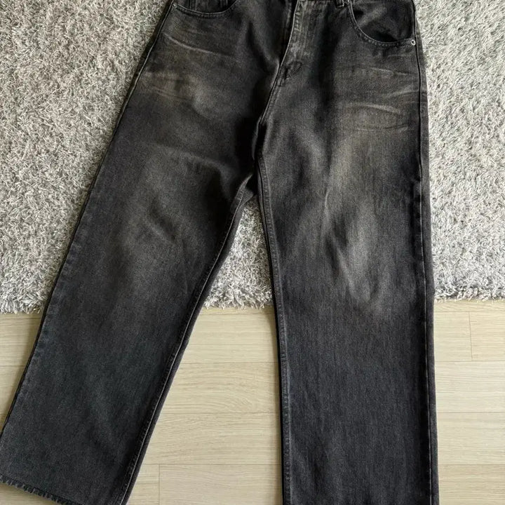 [BUNJANG] COER Dusty Embossed Washed Denim Pants Dusty Grey / 쿠어 더스티 엠보 워시드 데님 팬츠