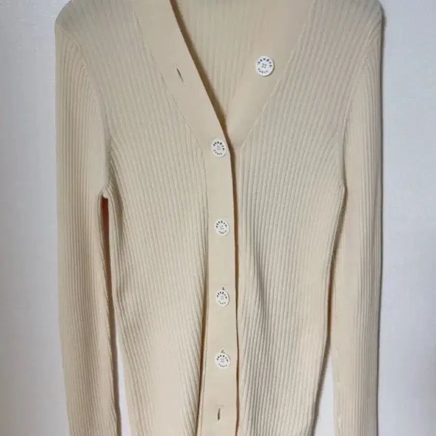 [SOLD OUT] 산드로 에크루 제니 가디건 2사이즈 (새상품 컨디션)