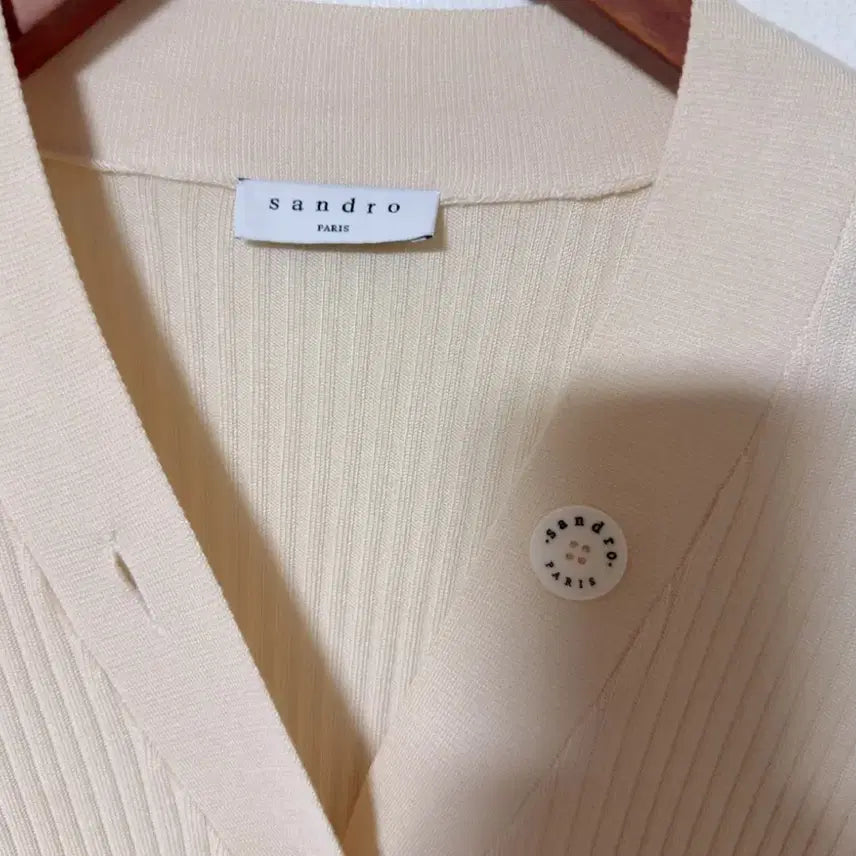 [SOLD OUT] 산드로 에크루 제니 가디건 2사이즈 (새상품 컨디션)