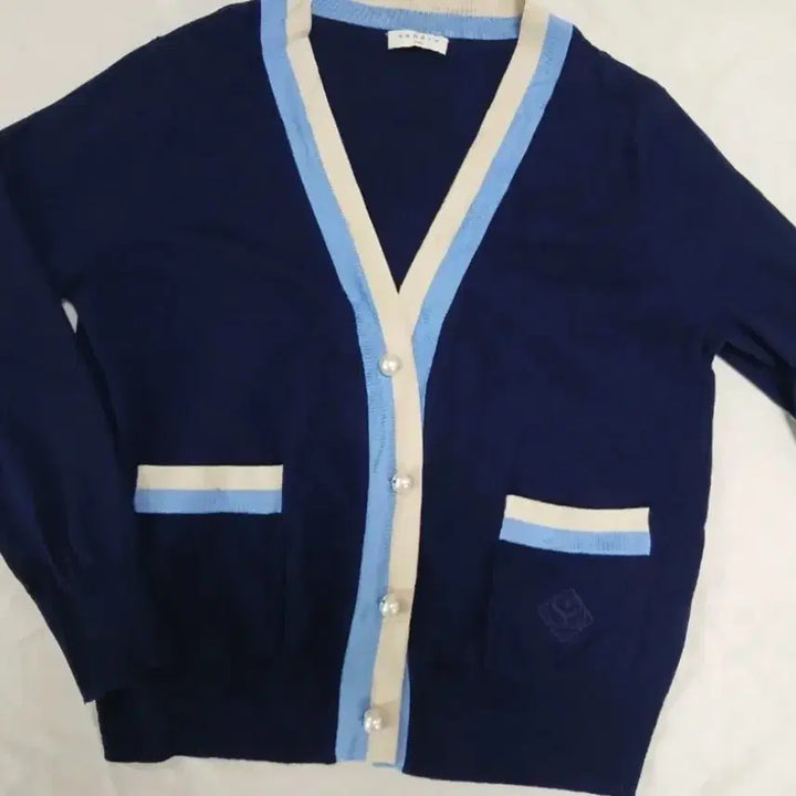 [SOLD OUT] 산드로 네이비 진주 가디건 1사이즈 (새상품 컨디션)