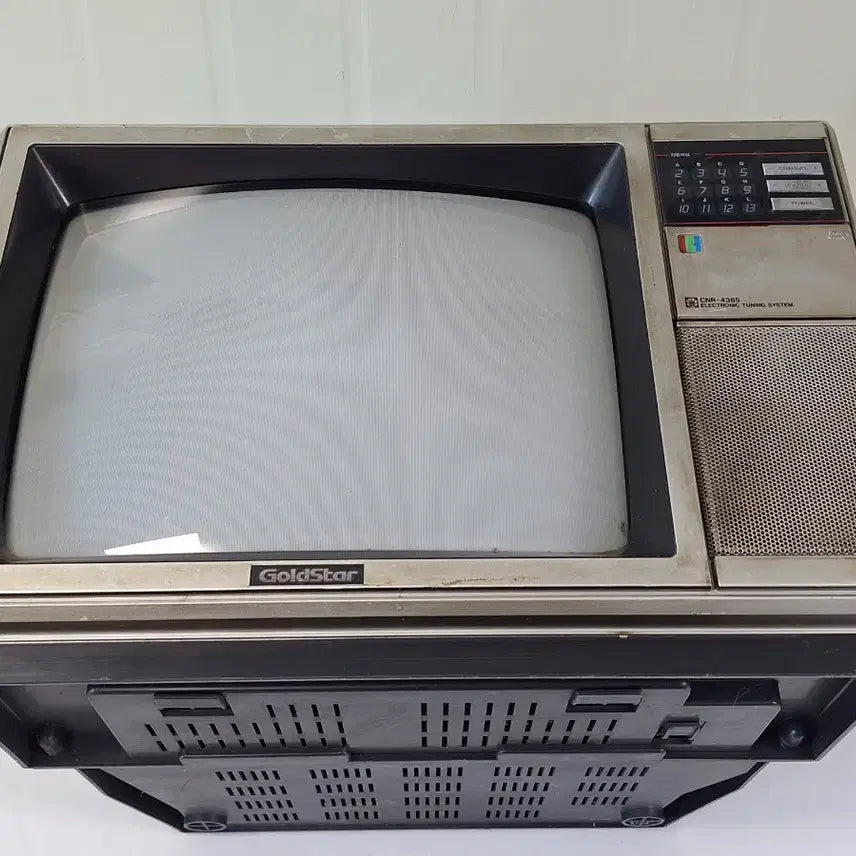 [BUNJANG] Goldstar CNR-4385 Vintage Television / 근대사 수집 자료 옛날 민속품 금성 골드스타 티비 87년