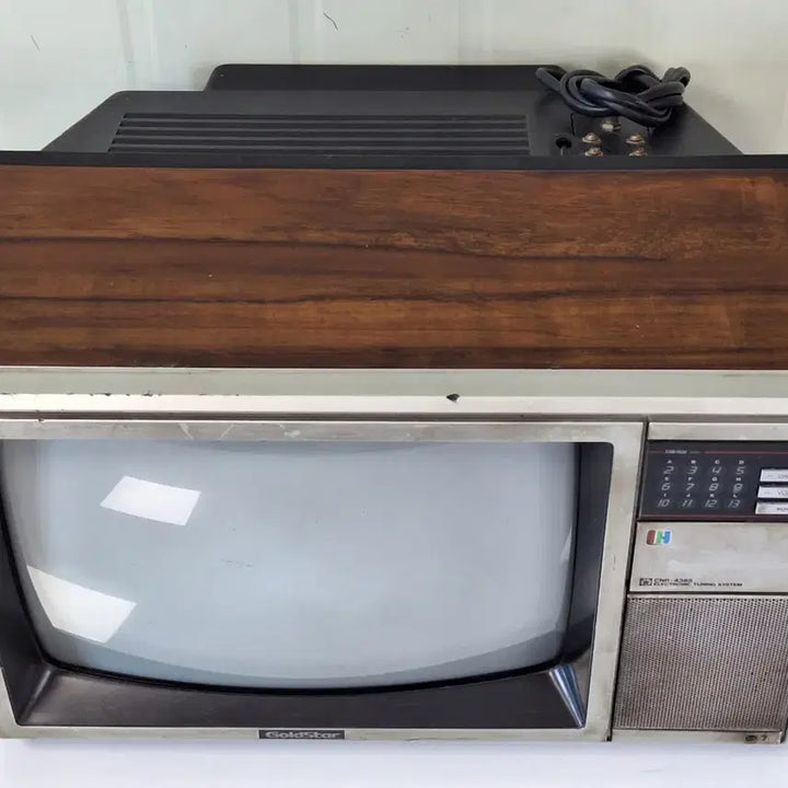 [BUNJANG] Goldstar CNR-4385 Vintage Television / 근대사 수집 자료 옛날 민속품 금성 골드스타 티비 87년