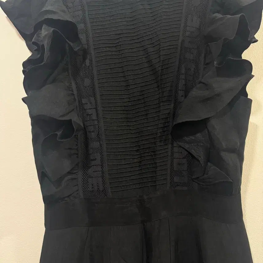 [SOLD OUT] 산드로 블랙 롱 원피스 프릴 장식
