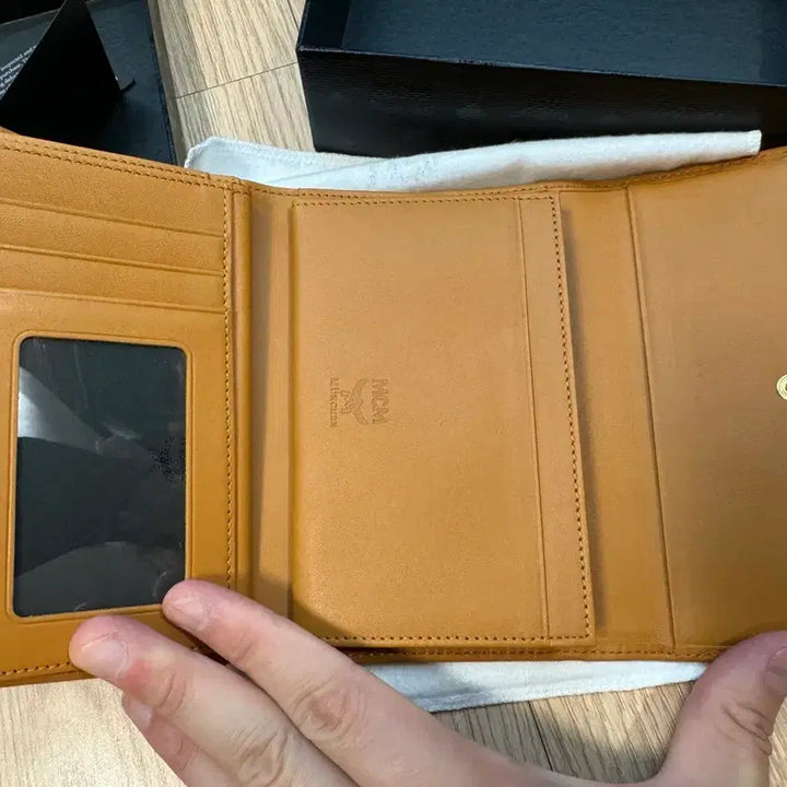[BUNJANG] MCM Visetos Bifold Wallet / MCM 비세토스 중지갑 미사용 새상품