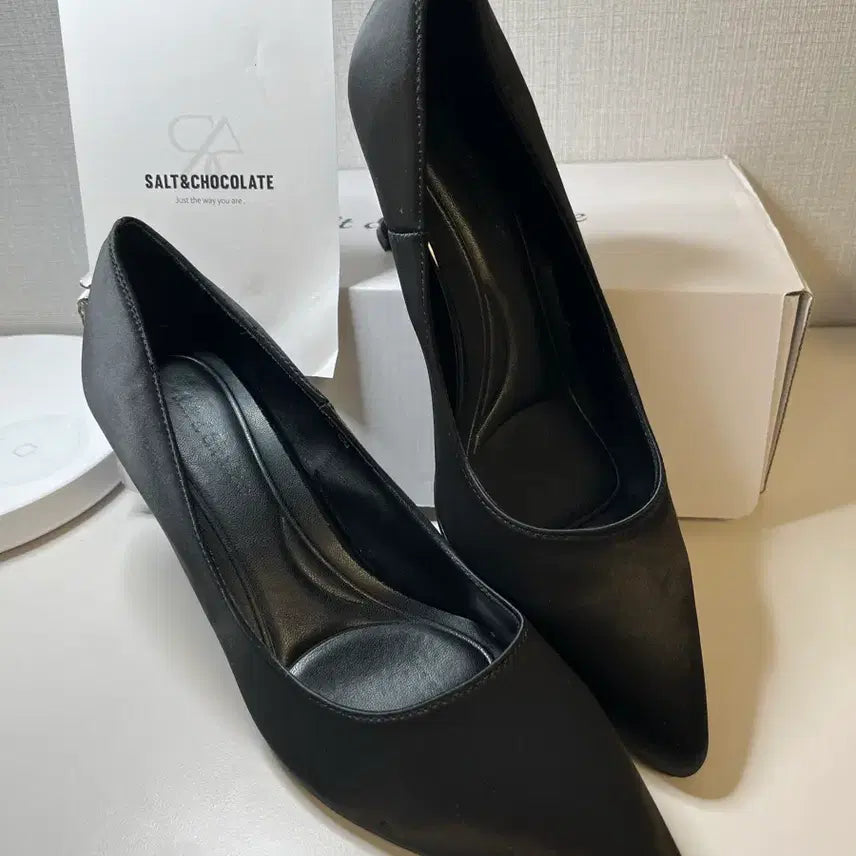 [BUNJANG] 솔트앤초콜릿 포인티드 토 스틸레토 펌프스 7cm 블랙 / 솔트앤초콜릿 포인티드 토 스틸레토 펌프스 7cm 블랙