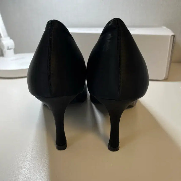 [BUNJANG] 솔트앤초콜릿 포인티드 토 스틸레토 펌프스 7cm 블랙 / 솔트앤초콜릿 포인티드 토 스틸레토 펌프스 7cm 블랙