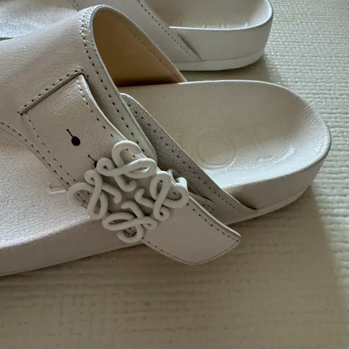 [BUNJANG] Loewe Flip-Flop Sandals / 로에베 샌들