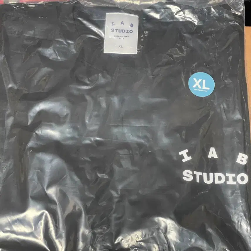 [BUNJANG] IAB Studio T-Shirt Black White XL New / 아이앱 스튜디오 티셔츠  블랙 화이트 XL 새제품