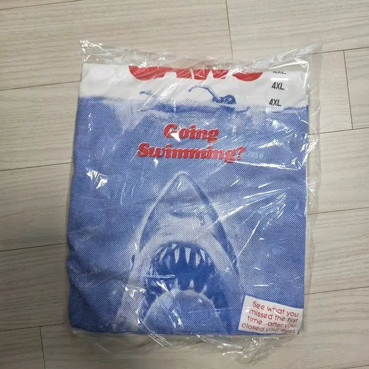 [SOLD OUT] 유니클로 죠스 반팔4xl 입니다.