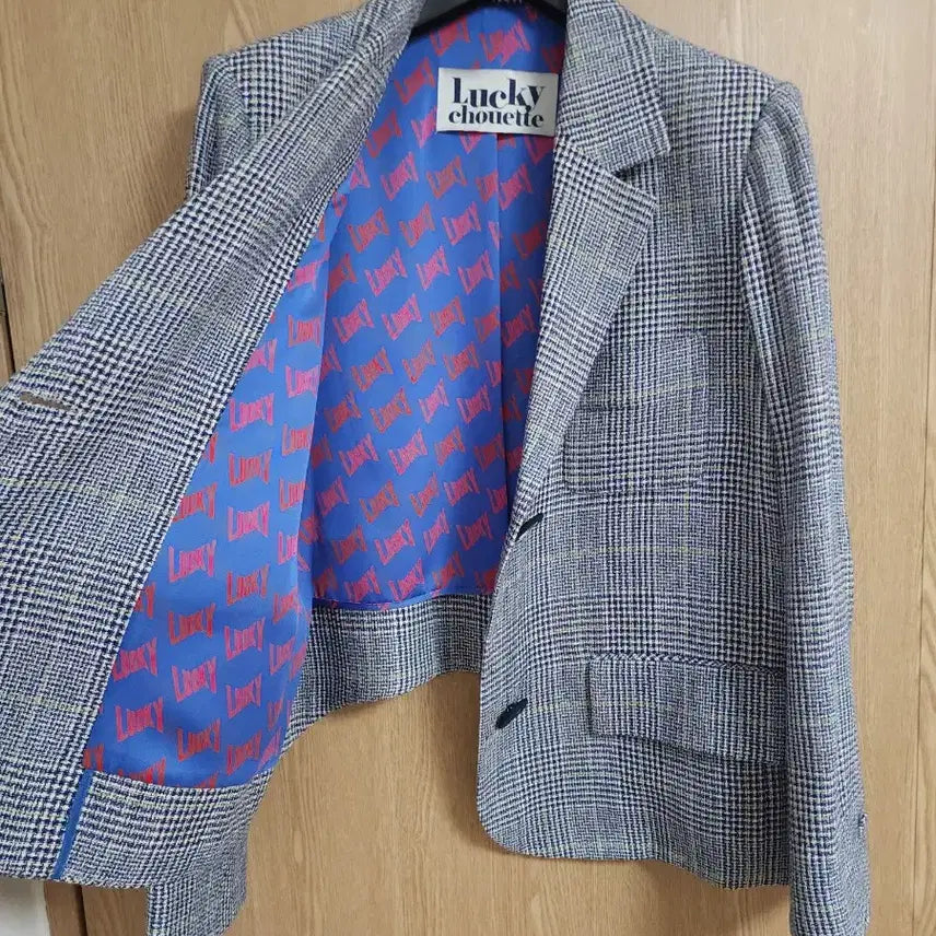 [SOLD OUT] 21년도 럭키슈에뜨) 언발 자수 린넨 체크 자켓