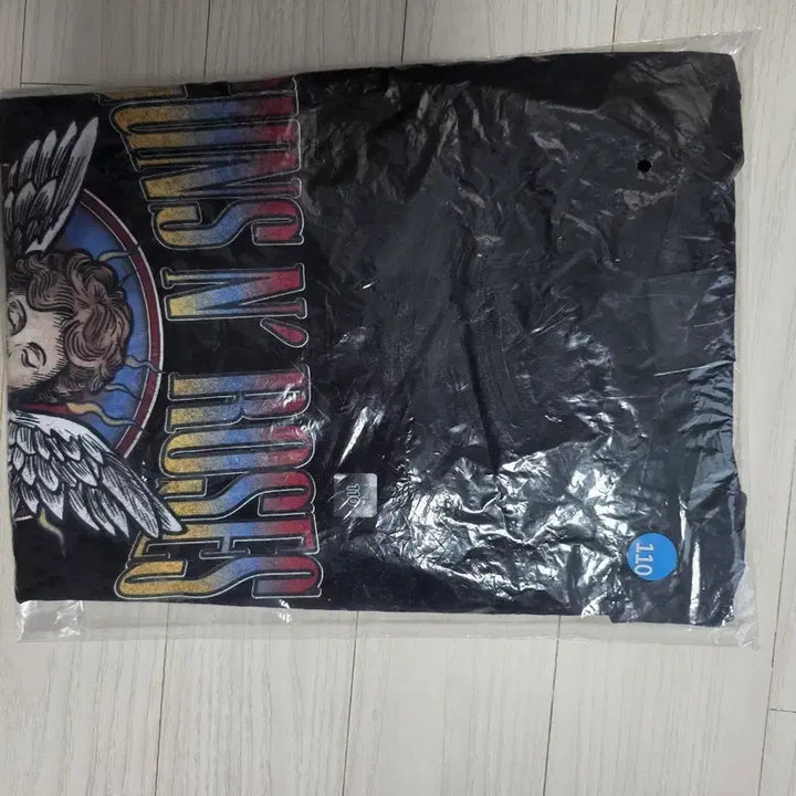 [SOLD OUT] 건즈 앤 로지스 티셔츠 블랙 110 사이즈 판매