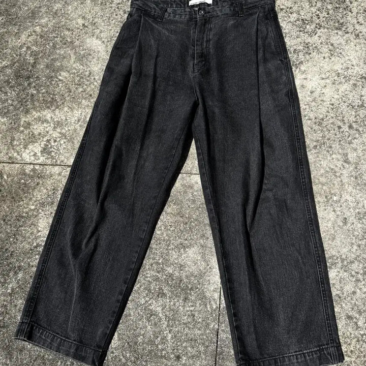 [BUNJANG] BeSlow One Tuck Black Denim Pants / [32] 비슬로우 원 핀턱 흑청 데님 팬츠