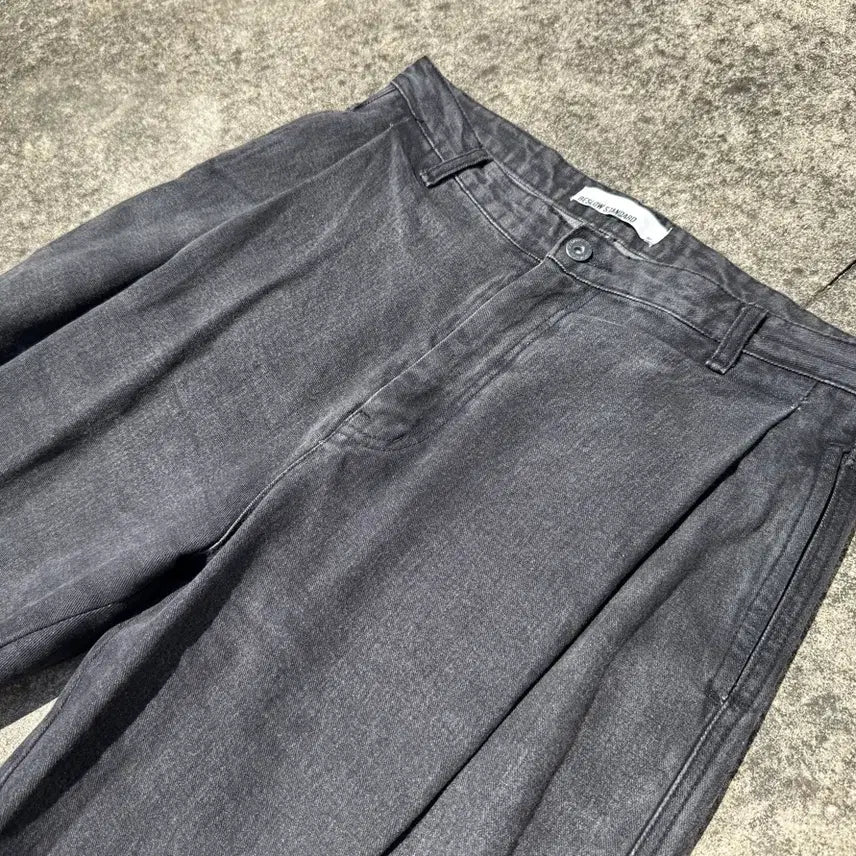 [BUNJANG] BeSlow One Tuck Black Denim Pants / [32] 비슬로우 원 핀턱 흑청 데님 팬츠