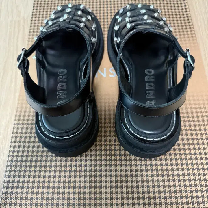 [BUNJANG] Sandro Studded Leather Sandals (240) / 산드로 스터드 레더 샌들(240)