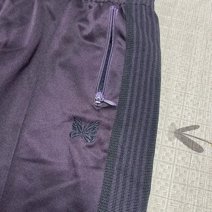 [SOLD OUT] 니들스 트랙팬츠 스트레이트 다크퍼플 L