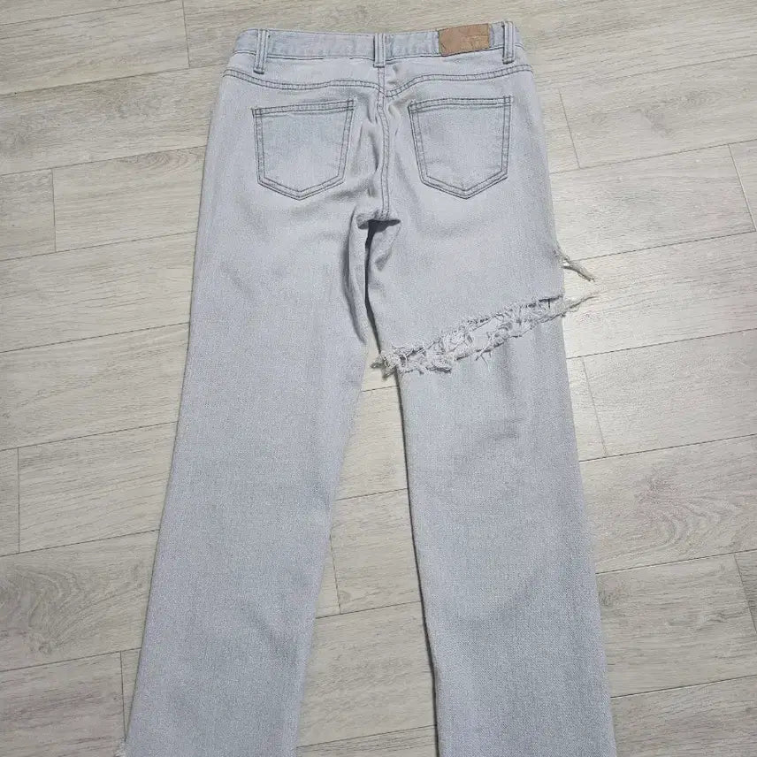 [BUNJANG] Light Wash Denim Pants / 연청 데미지 데님 팬츠
