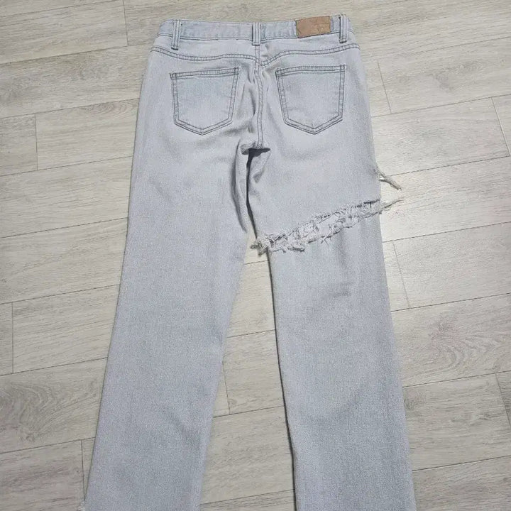 [BUNJANG] Light Wash Denim Pants / 연청 데미지 데님 팬츠