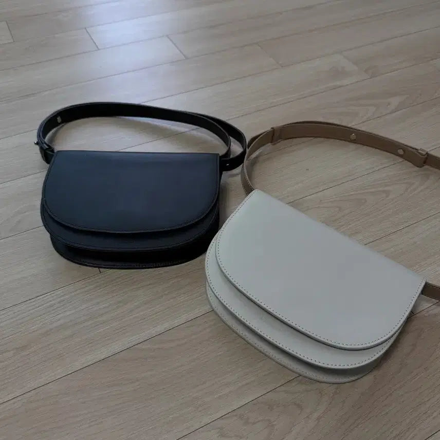[BUNJANG] Elbategev Mini Crossbody Bag (Ivory/Black) / 엘바테게브 미니백 아이보리/블랙