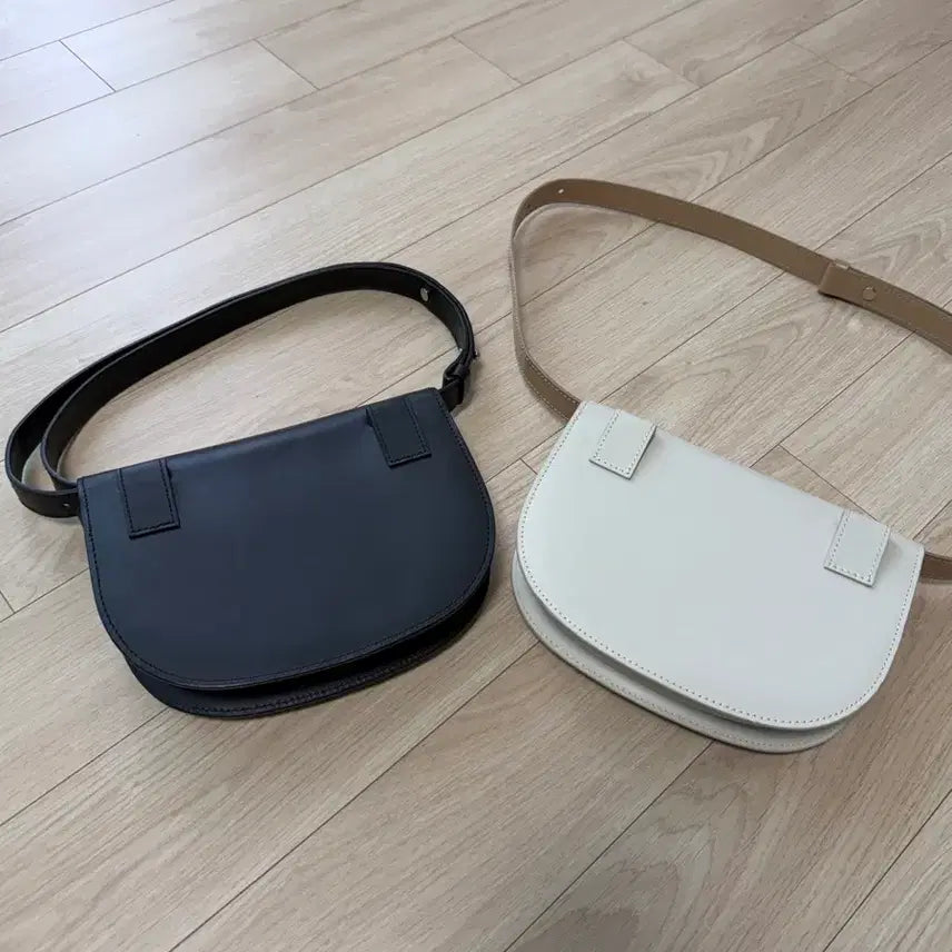 [BUNJANG] Elbategev Mini Crossbody Bag (Ivory/Black) / 엘바테게브 미니백 아이보리/블랙