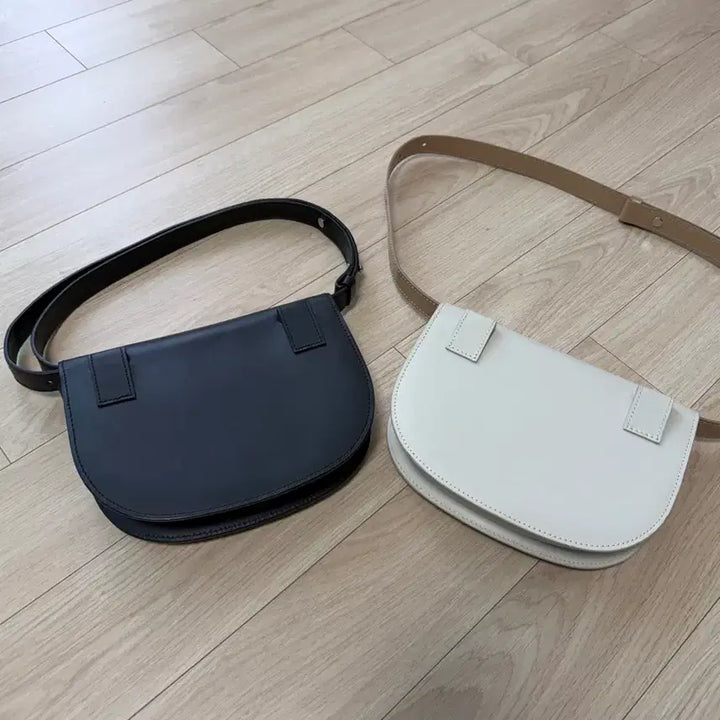 [BUNJANG] Elbategev Mini Crossbody Bag (Ivory/Black) / 엘바테게브 미니백 아이보리/블랙