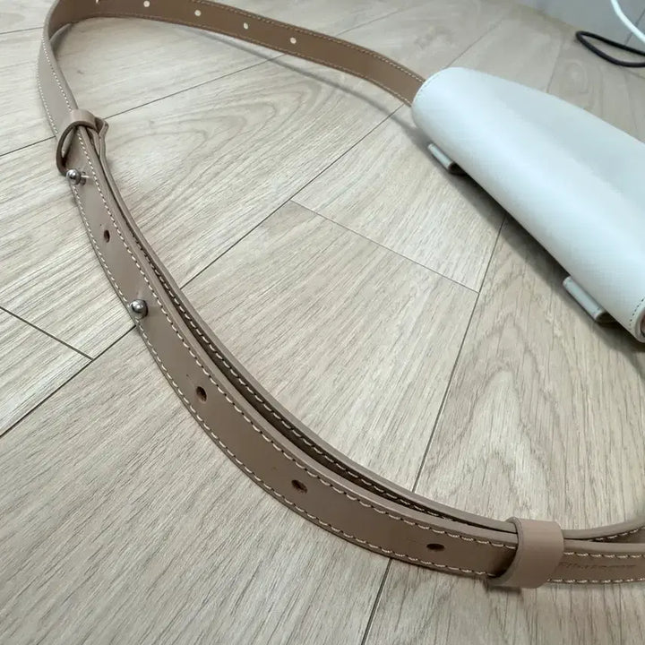 [BUNJANG] Elbategev Mini Crossbody Bag (Ivory/Black) / 엘바테게브 미니백 아이보리/블랙
