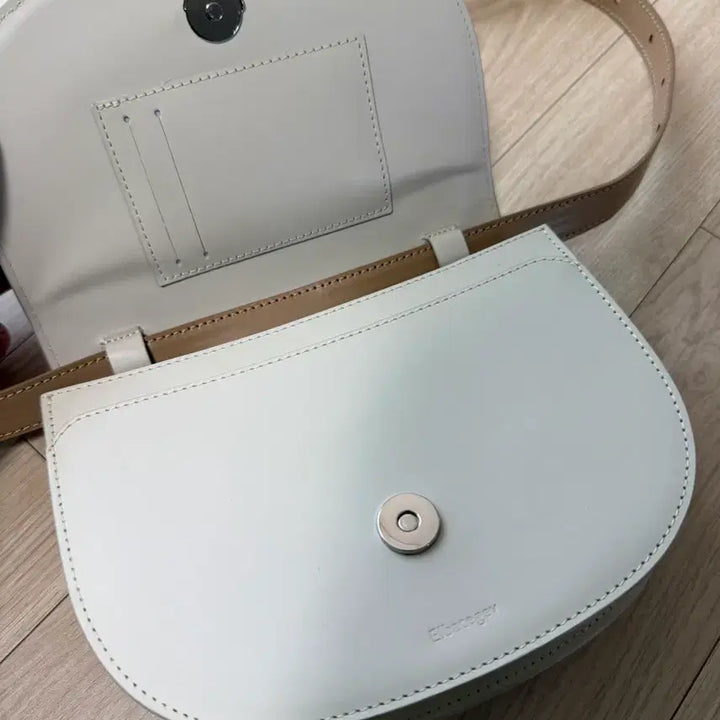 [BUNJANG] Elbategev Mini Crossbody Bag (Ivory/Black) / 엘바테게브 미니백 아이보리/블랙