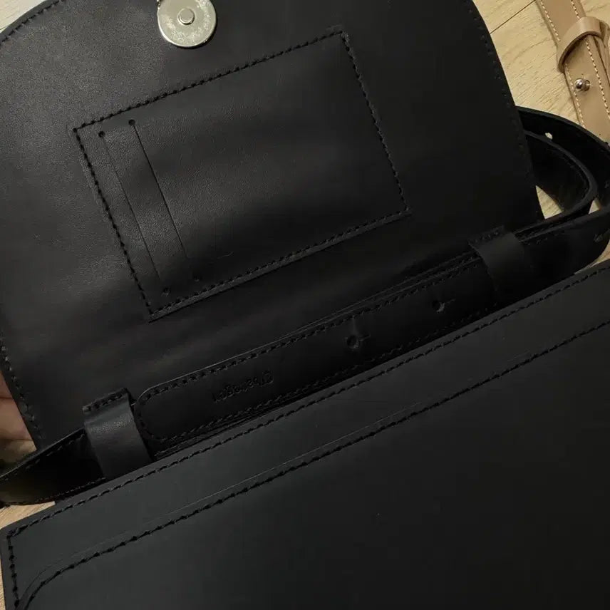 [BUNJANG] Elbategev Mini Crossbody Bag (Ivory/Black) / 엘바테게브 미니백 아이보리/블랙