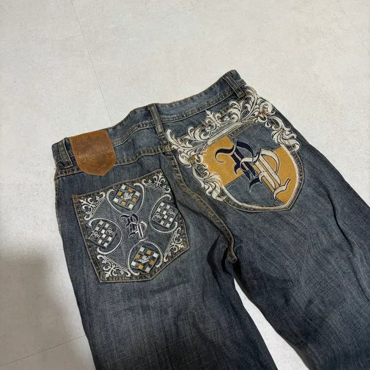 [BUNJANG] PellePelli Old School Embroidered Denim Jeans / 펠레펠리 올드스쿨 자수 오버핏 데님 34 최종가