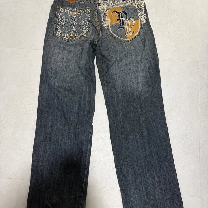 [BUNJANG] PellePelli Old School Embroidered Denim Jeans / 펠레펠리 올드스쿨 자수 오버핏 데님 34 최종가