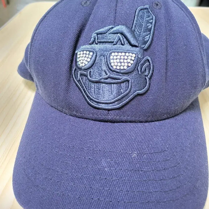 [BUNJANG] MLB Navy Character Embroidered Ball Cap / MLB 네이비색 캐릭터 자수 볼캡 모자