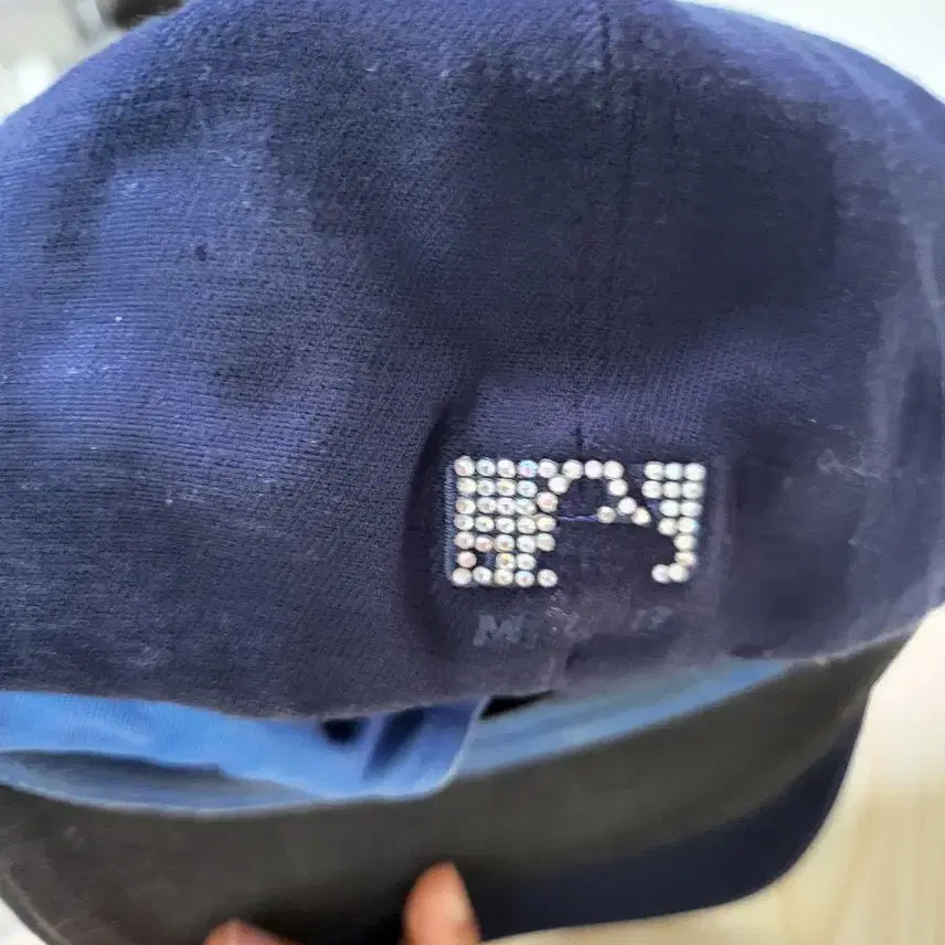 [BUNJANG] MLB Navy Character Embroidered Ball Cap / MLB 네이비색 캐릭터 자수 볼캡 모자
