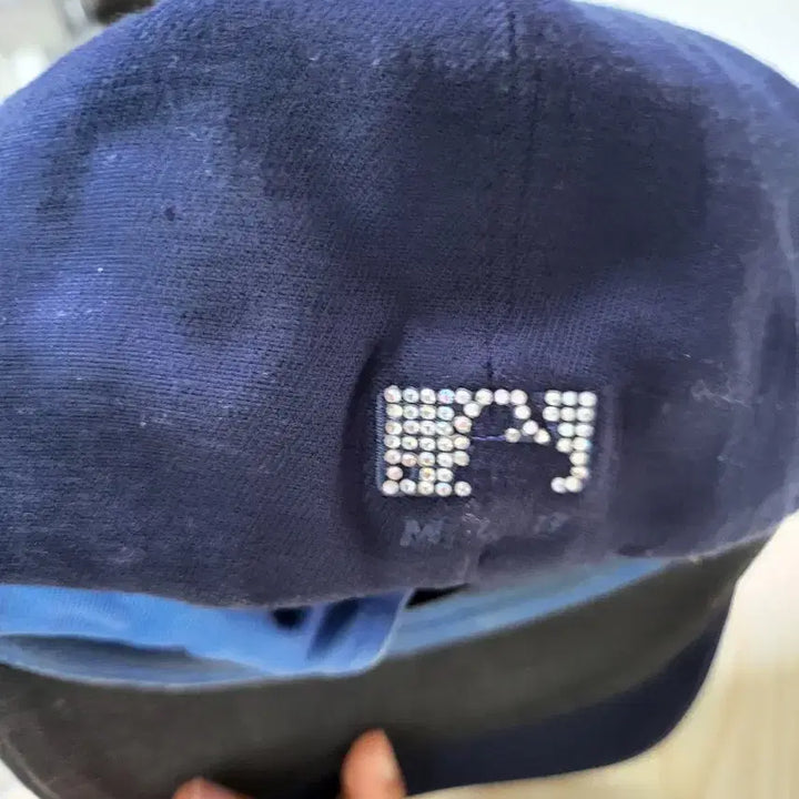 [BUNJANG] MLB Navy Character Embroidered Ball Cap / MLB 네이비색 캐릭터 자수 볼캡 모자