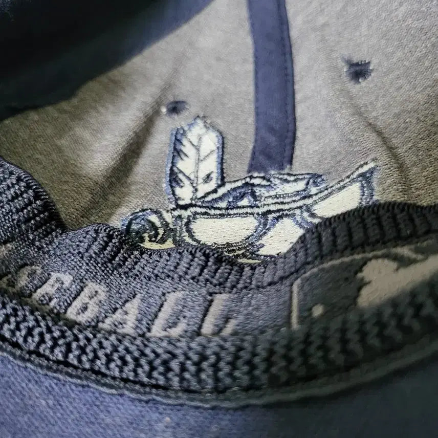 [BUNJANG] MLB Navy Character Embroidered Ball Cap / MLB 네이비색 캐릭터 자수 볼캡 모자