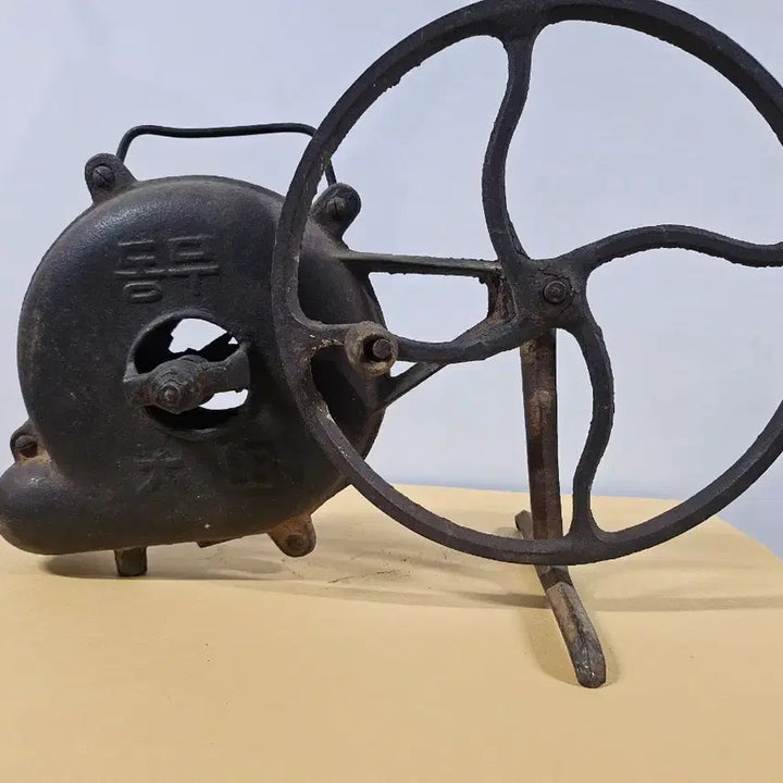 [BUNJANG] Antique Cast Iron Brazier / 골동품 주철 풍로