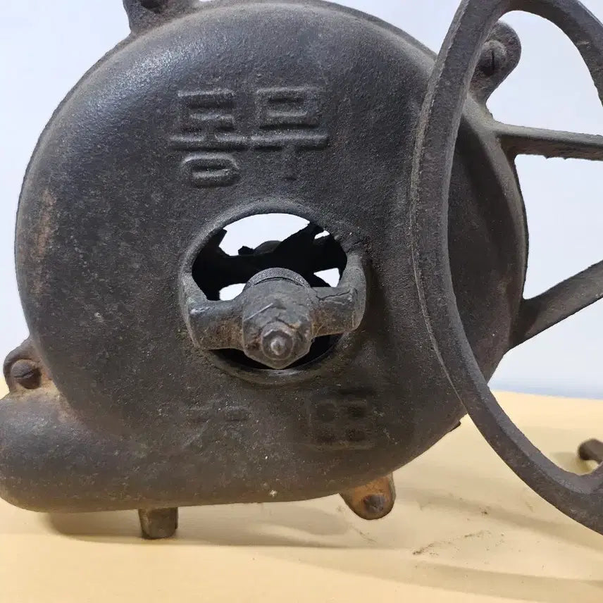 [BUNJANG] Antique Cast Iron Brazier / 골동품 주철 풍로