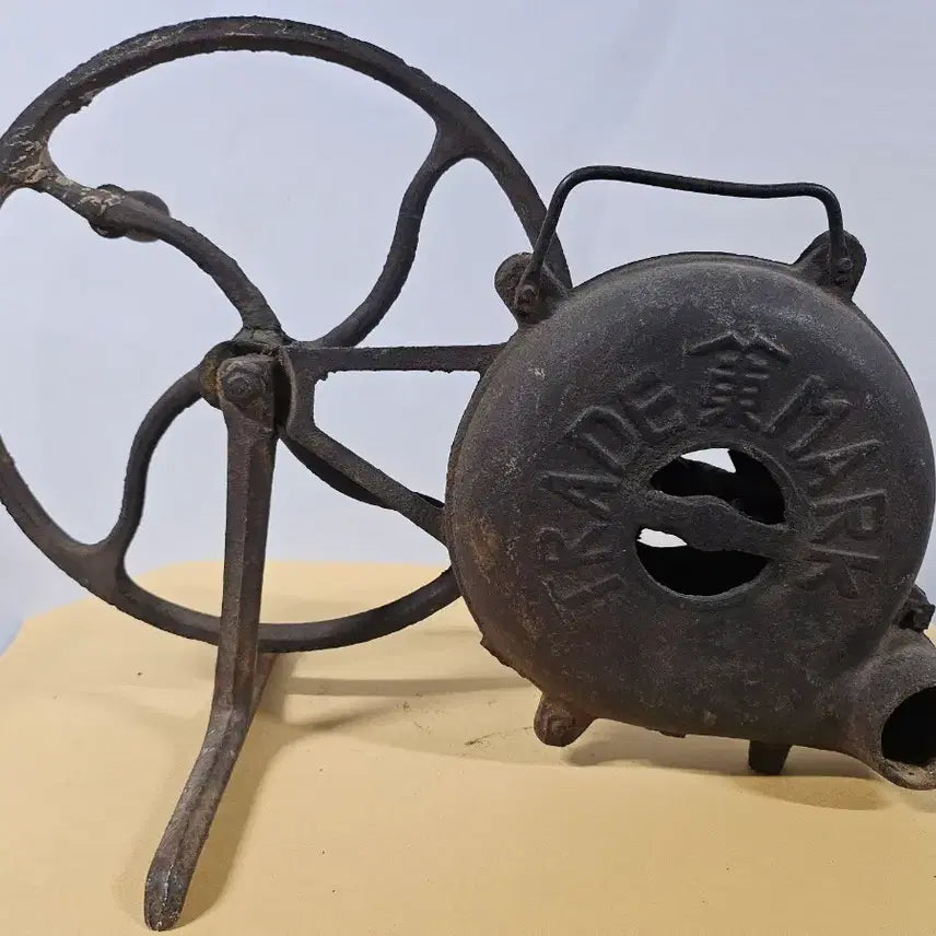 [BUNJANG] Antique Cast Iron Brazier / 골동품 주철 풍로