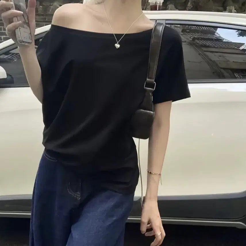[BUNJANG] Off-Shoulder Black Short-Sleeve T-Shirt / 오프숄더 블랙 반팔 티셔츠 새상품