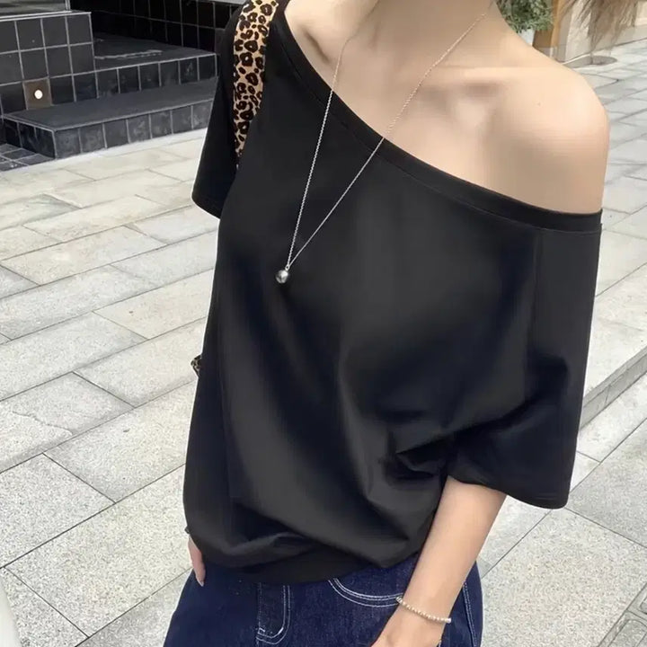 [BUNJANG] Off-Shoulder Black Short-Sleeve T-Shirt / 오프숄더 블랙 반팔 티셔츠 새상품