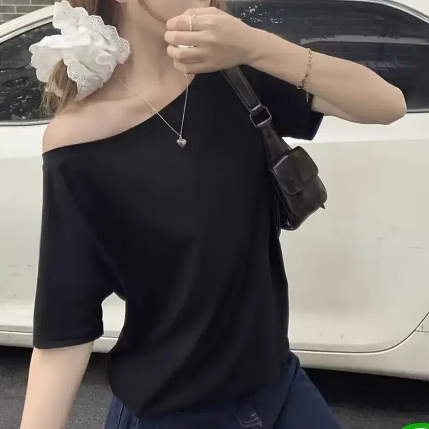 [BUNJANG] Off-Shoulder Black Short-Sleeve T-Shirt / 오프숄더 블랙 반팔 티셔츠 새상품