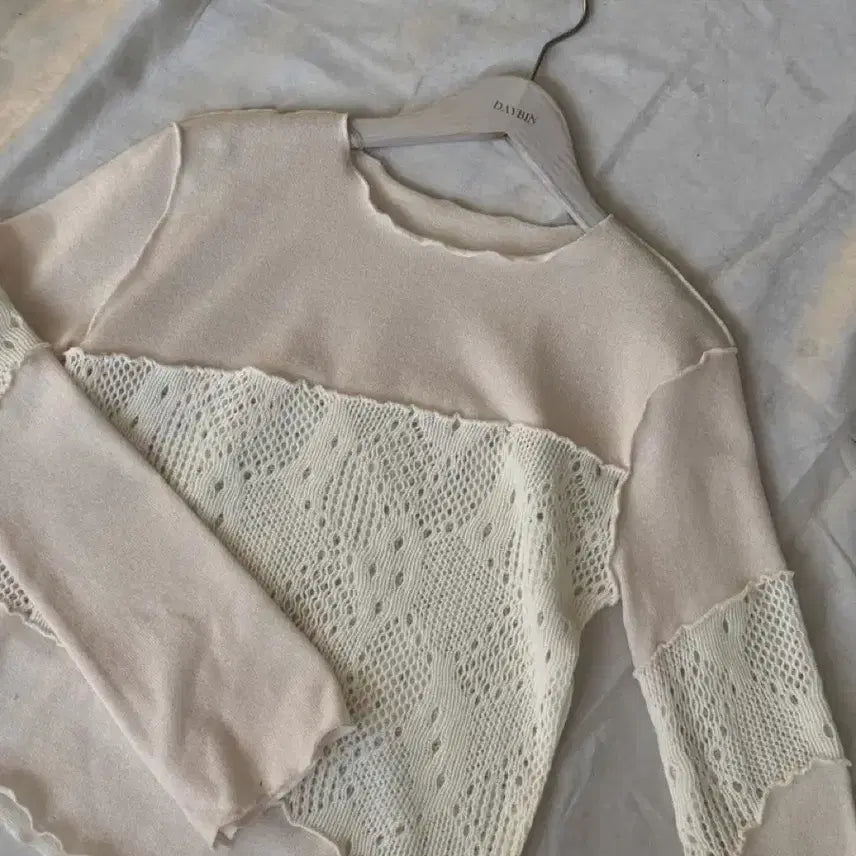 [BUNJANG] Daybin Rau Wave Stitching Knit Sweater / 데이빈 라우 펀칭 니팅 물결 니트