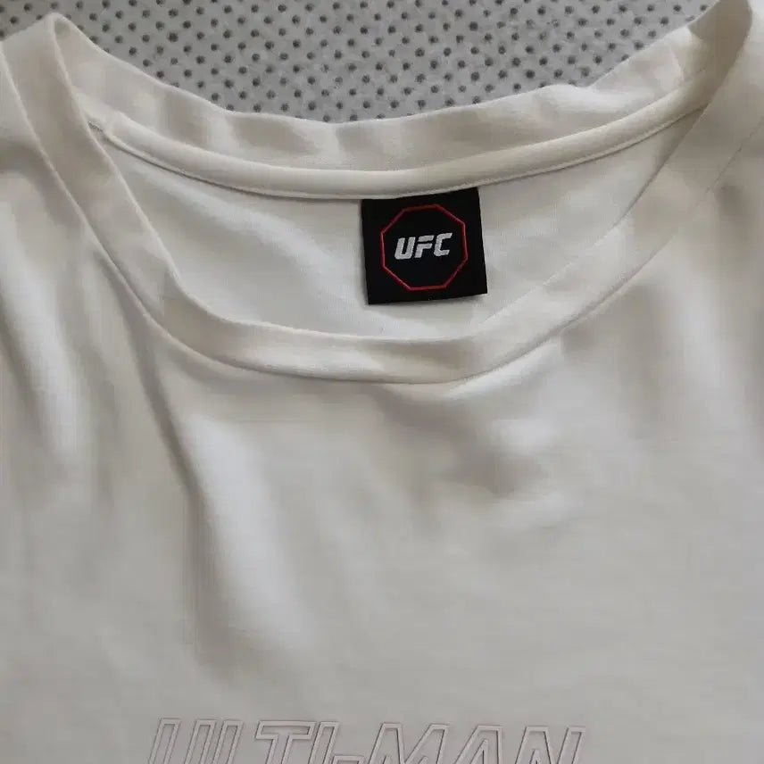 [BUNJANG] UFC White T-shirt / UFC 화이트 티셔츠 반팔 Ultimate Fighting