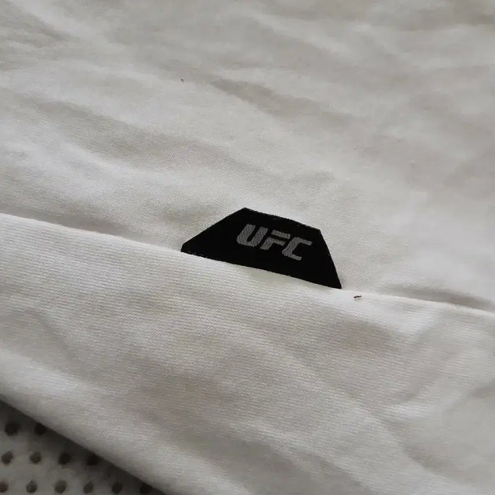 [BUNJANG] UFC White T-shirt / UFC 화이트 티셔츠 반팔 Ultimate Fighting