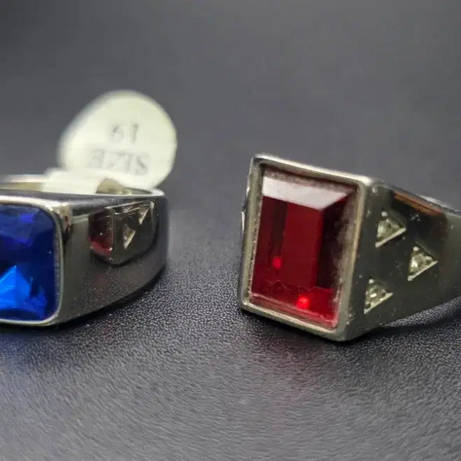 [BUNJANG] Surgical Steel Square Ring with Red &amp; Blue Cubic Zirconia / 레드 블루큐빅 스퀘어 반지 써지컬