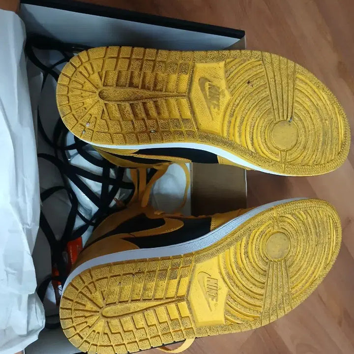 [BUNJANG] Nike Air Jordan 1 High Yellow Black Sneakers / 나이키 에어 조던1 하이 옐로우 블랙