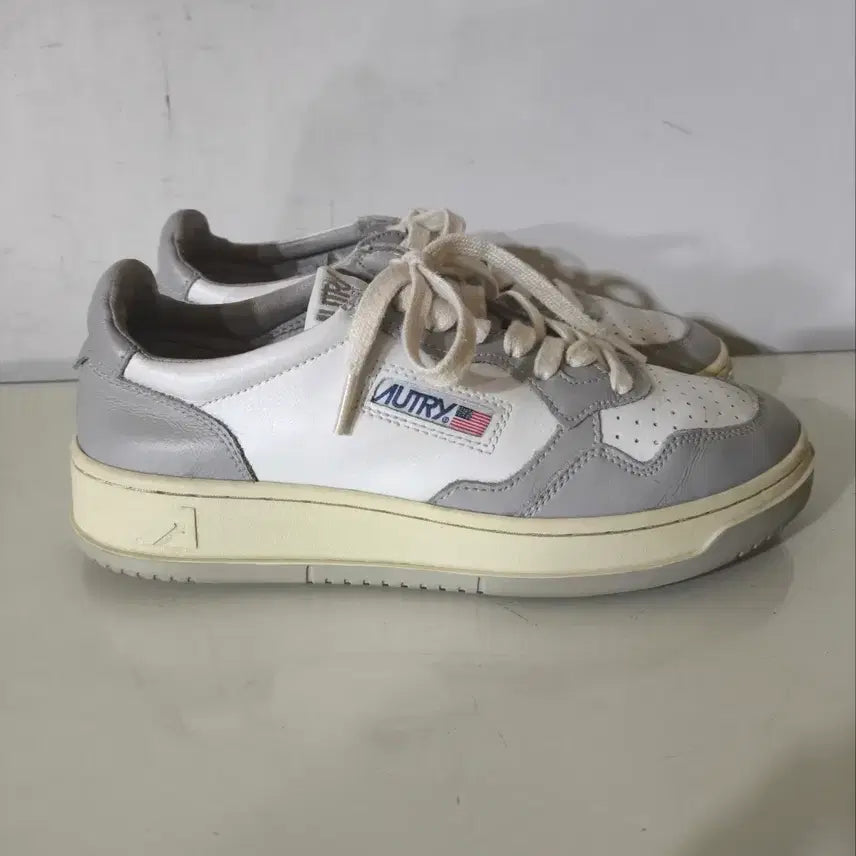 [BUNJANG] Autry Medalist Sneakers 260mm / 260mm 40 오트리 메달리스트 스니커즈